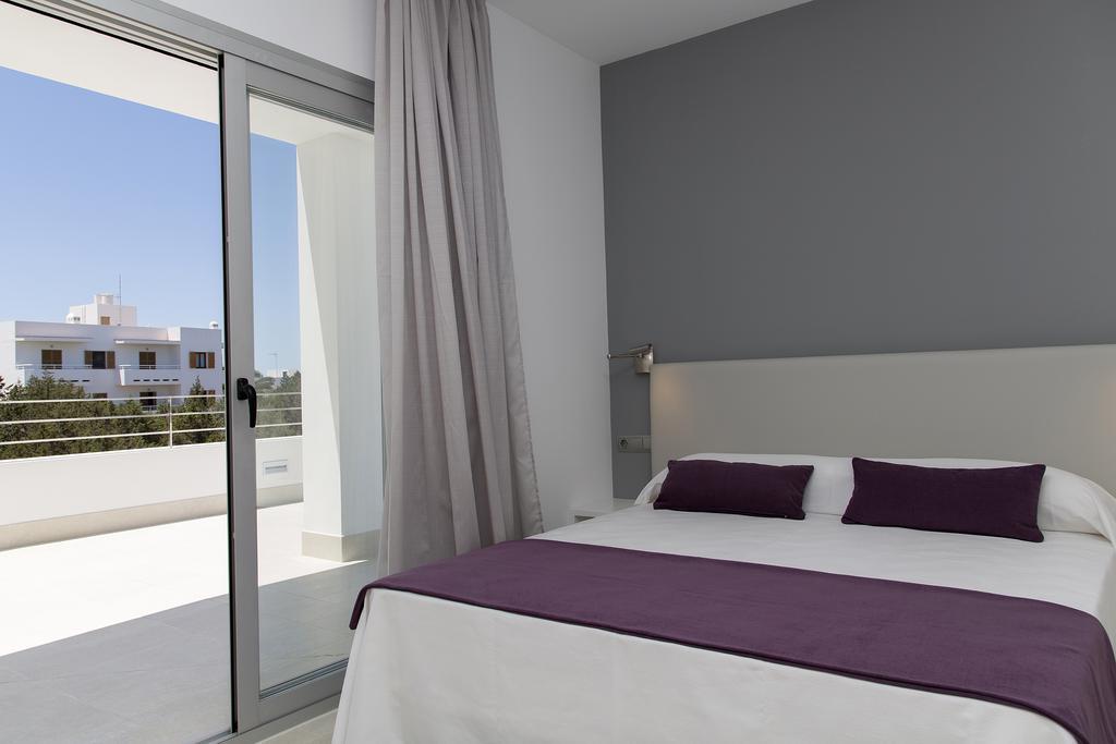 Apartamentos Proa - Emar Hotels Only Adults Es Pujols Habitación foto