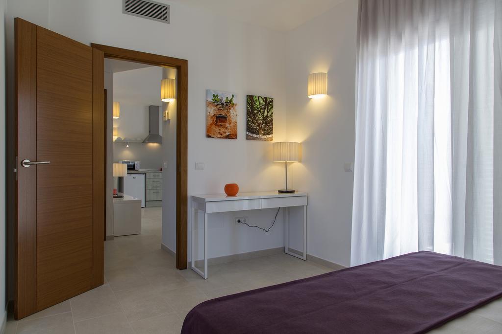 Apartamentos Proa - Emar Hotels Only Adults Es Pujols Habitación foto
