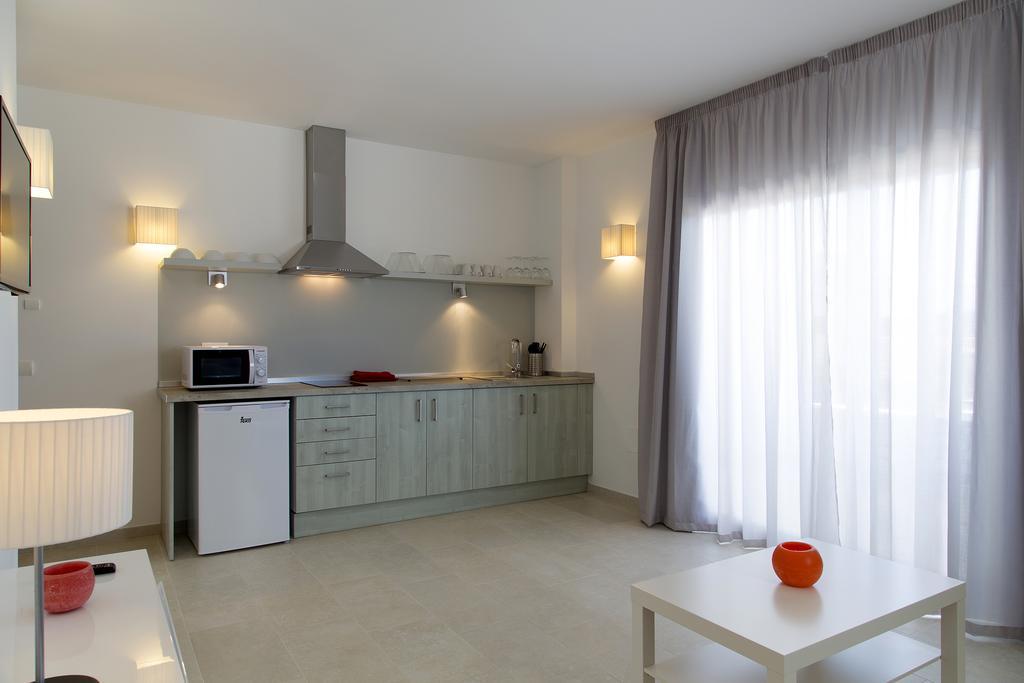Apartamentos Proa - Emar Hotels Only Adults Es Pujols Habitación foto