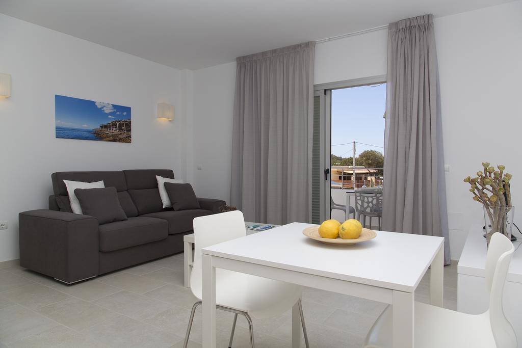 Apartamentos Proa - Emar Hotels Only Adults Es Pujols Habitación foto